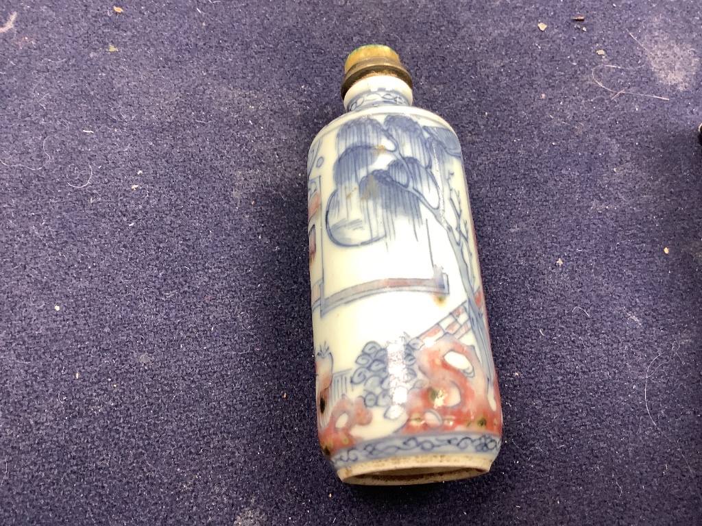 Two 19th century blue and white Chinese tea bowls and a 19th century snuff bottle, 9cm.